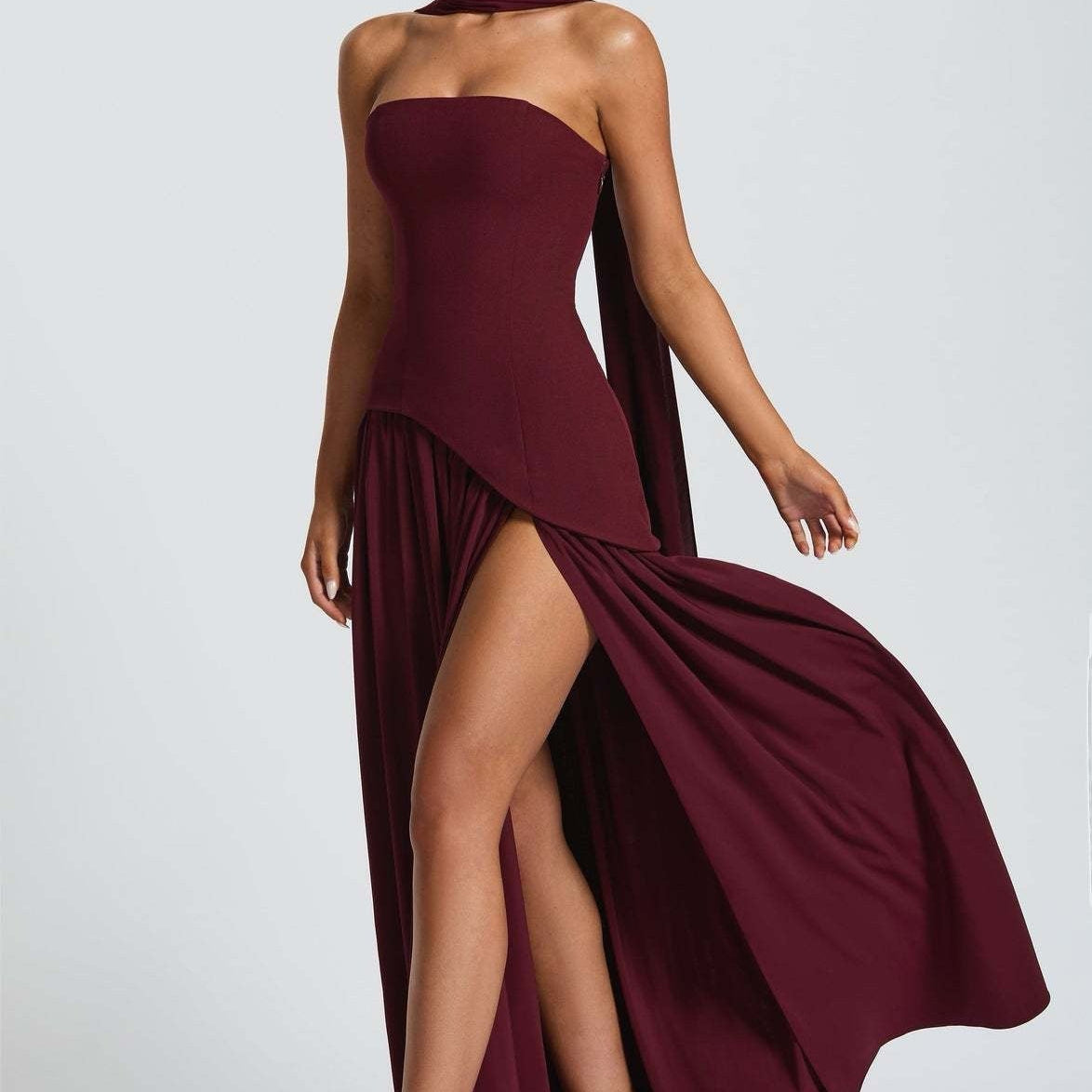 Beatriz | Eleganta gara kleita ar skaistiem piegriezumiem