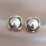 Liis | Elegant earrings with black pearls for a reliable time